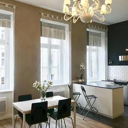 Daire Cozy&spacious Studio Oldtown Quiet In The Center